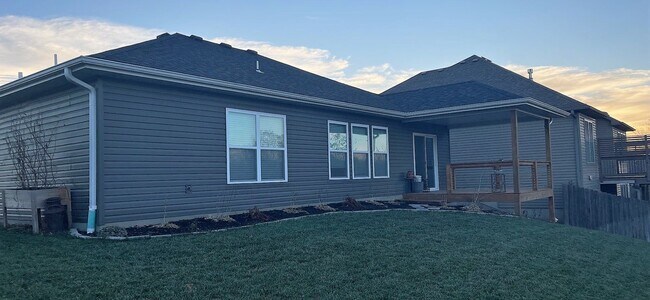 Building Photo - 3 Bedroom 2 Bath Home- Off Green Meadows Rd