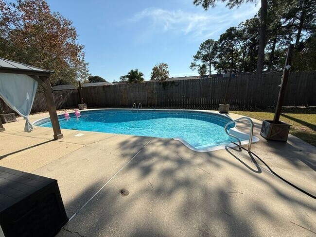 Building Photo - Pensacola - South Gulf Manor - 3 bedroom, ...