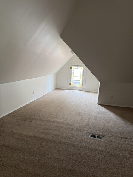 Building Photo - 125 E Whittier St