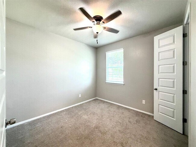 Building Photo - 133 Fabion St