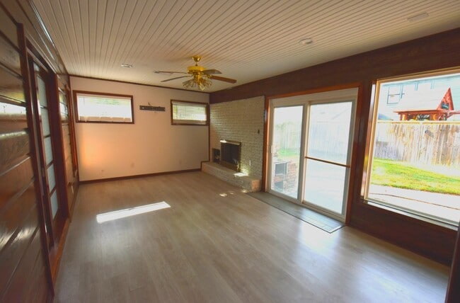 Building Photo - 5602 Tallow Ln