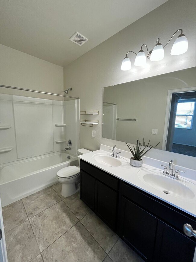 Building Photo - 4 Bedroom 2.5 Bathroom 2 Story Single Family Home