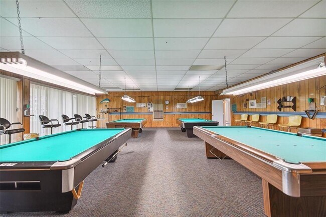 Building Photo - 7600 Sun Island Dr S