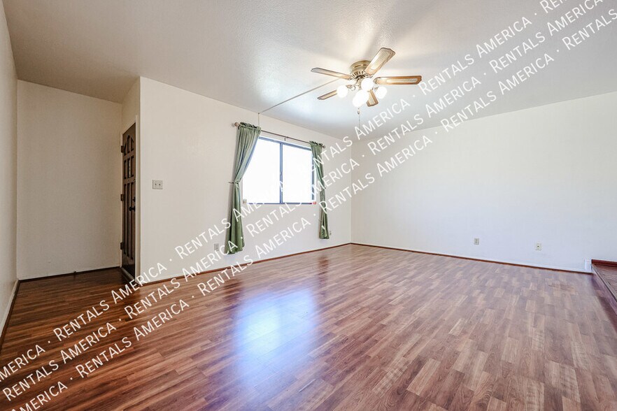 Building Photo - 953 N Revere