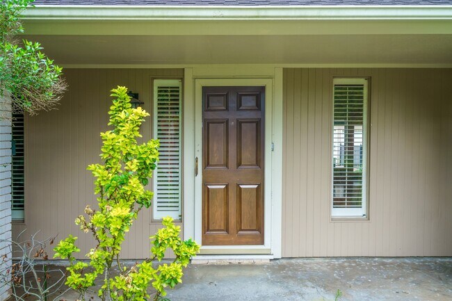 Building Photo - 10631 Del Monte Dr