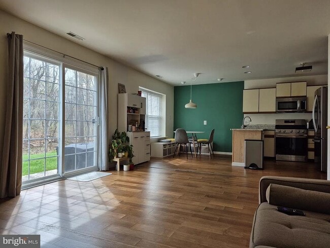 Building Photo - 262 Tulip Tree Ct