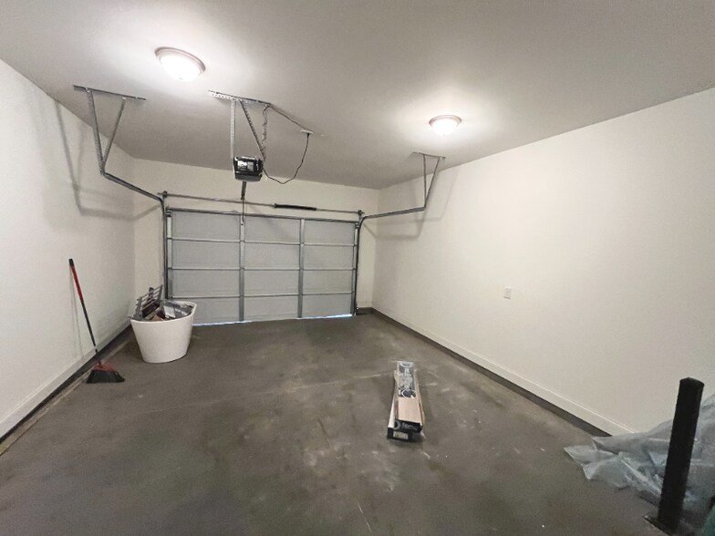 Building Photo - 465 Portsdale Dr