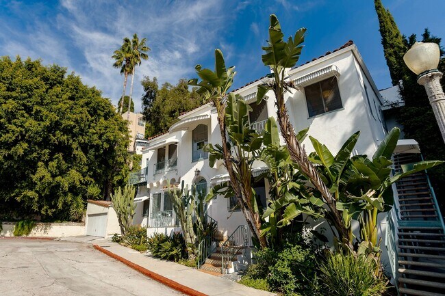 Building Photo - 2166 Beachwood Terrace