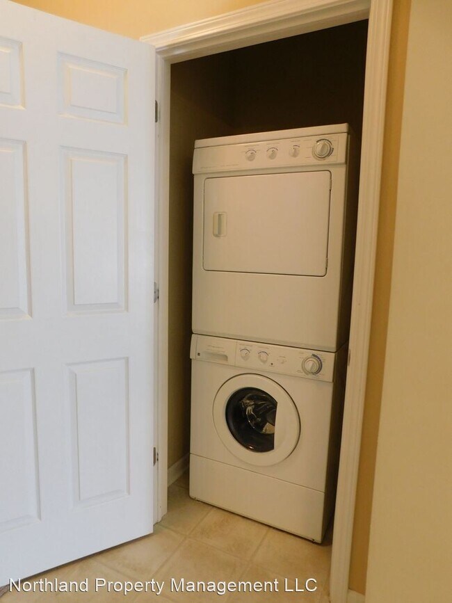 Building Photo - 2 br, 2.5 bath House - 1505 Kent #2
