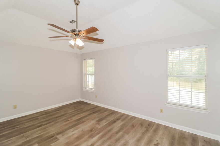 Building Photo - 170 Oaksedge Dr