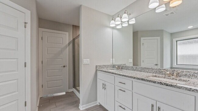 Building Photo - "Charming 4-Bed Oasis with 2 Full Baths in Prime Fayetteville Location – 1800 Sq Ft of Comfort!"