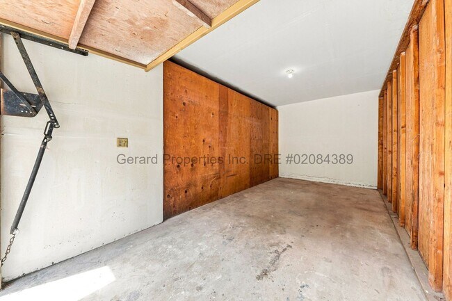 Building Photo - 16762 Viewpoint Ln