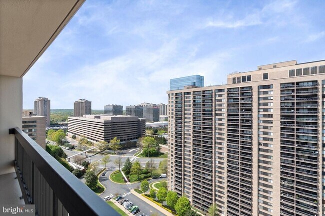 Building Photo - 3705 S George Mason Dr