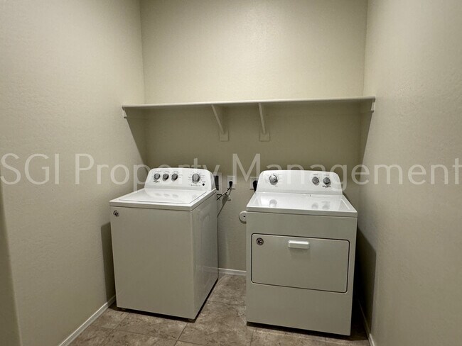 Building Photo - 1645 N Westfall Trail