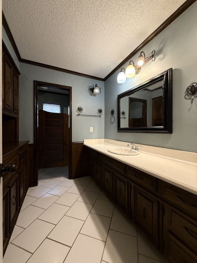 Building Photo - 1200 E Franklin St