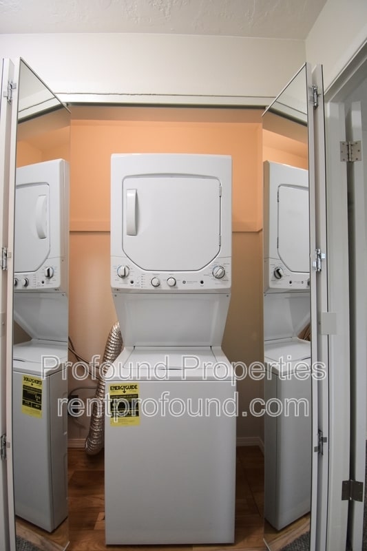 Building Photo - 421 N Hayden Bay Dr