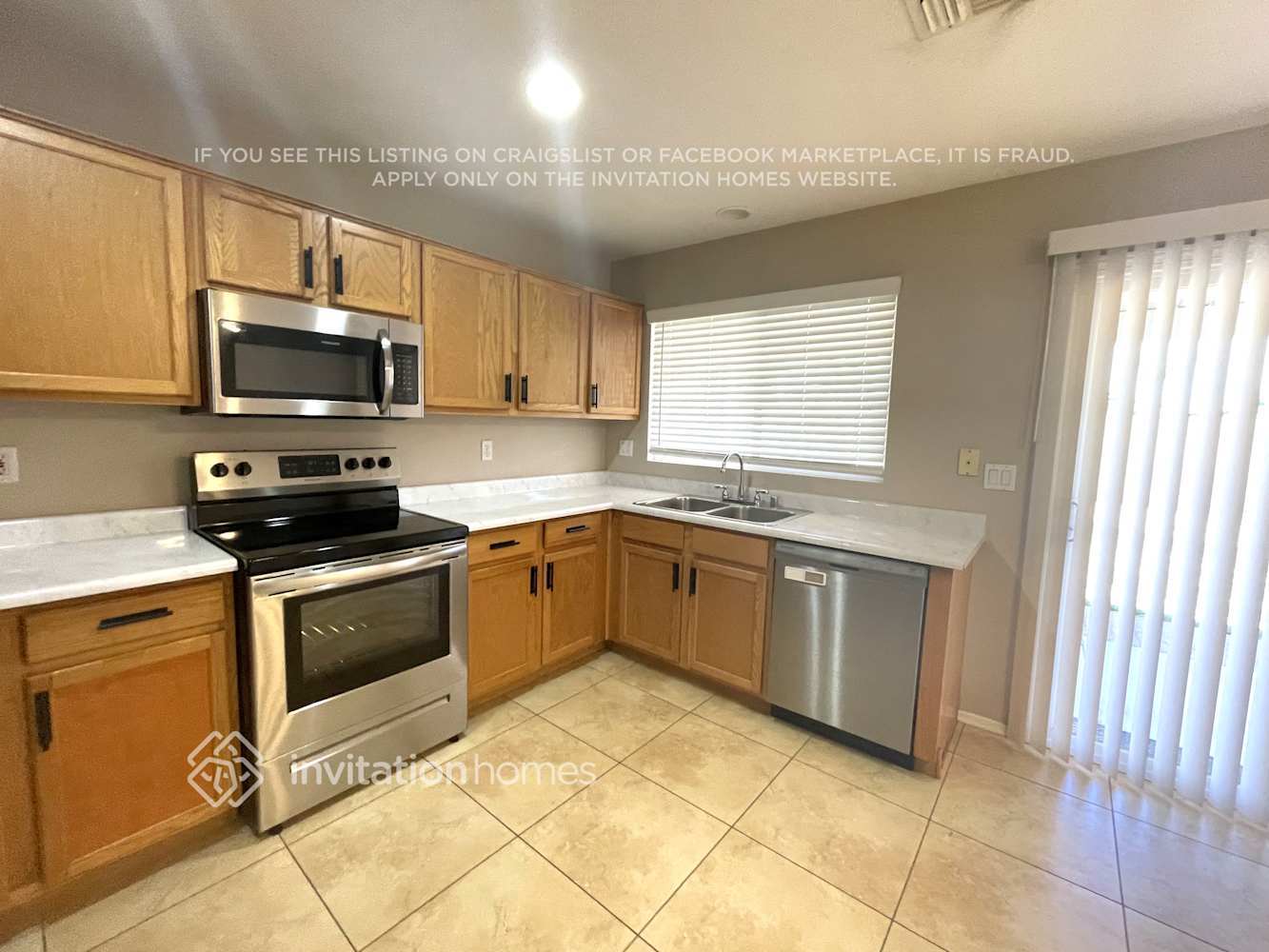 Building Photo - 15440 W Gelding Dr