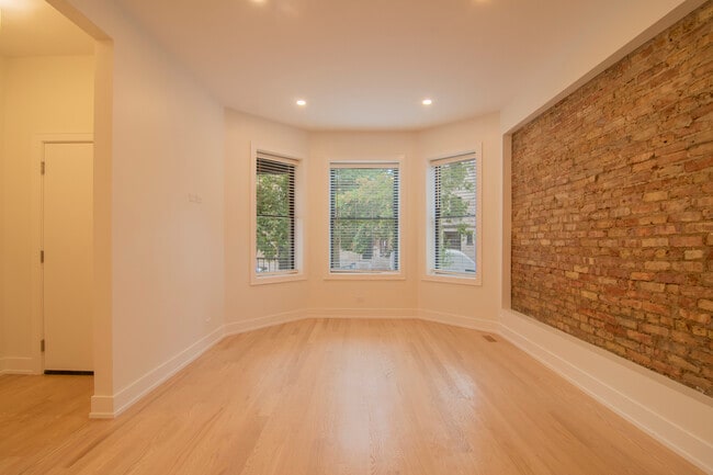 Building Photo - 3720 N Racine Ave