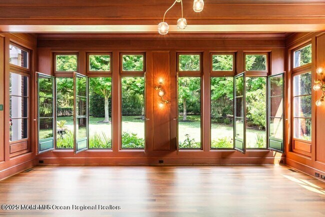 Building Photo - 18 Sheraton Ln