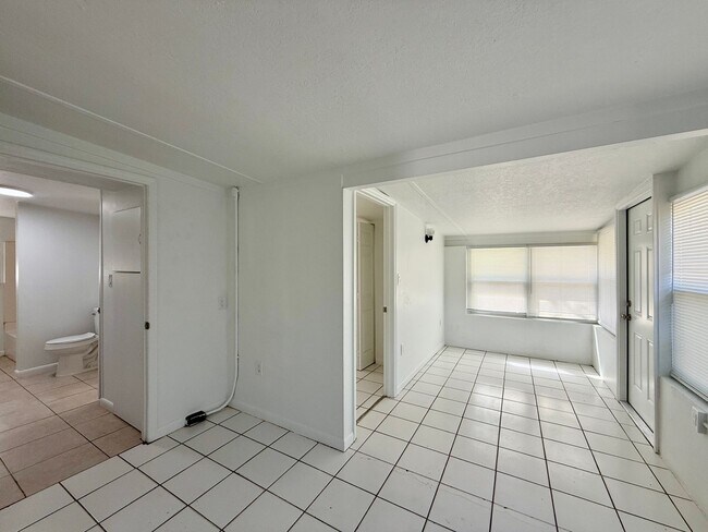 Building Photo - Four Bedroom Bradenton Rental - Large Yard