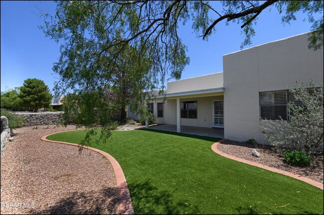 Building Photo - 829 Dulce Tierra Dr