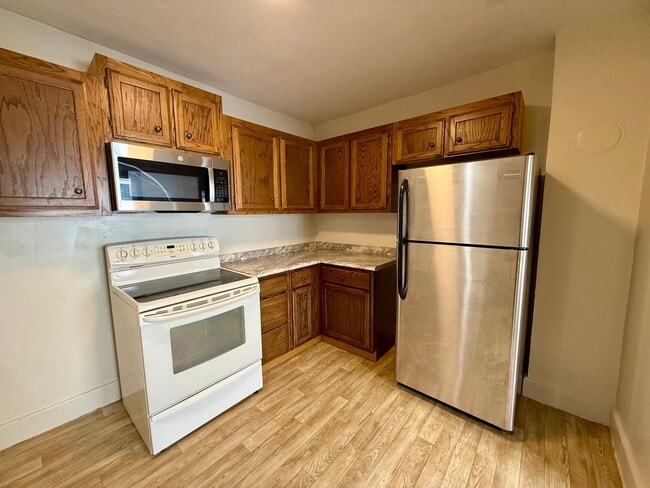 Building Photo - Welcome to this Beautiful Home in Downtown Paragould, AR!