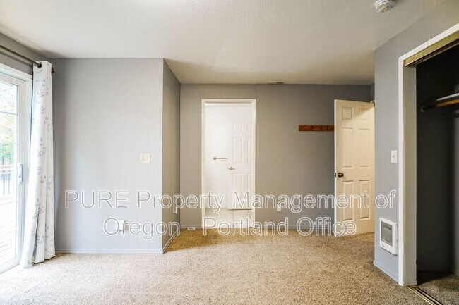 Building Photo - 13930 SE Bush St