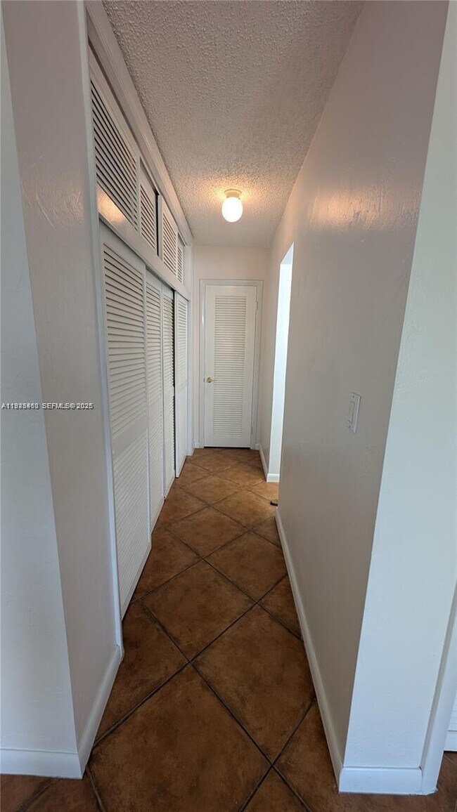 Building Photo - 2600 NE 135th St