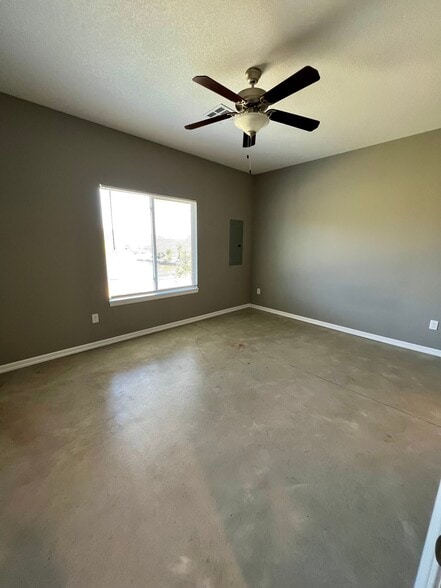 Building Photo - 4803 N Hillside Ct