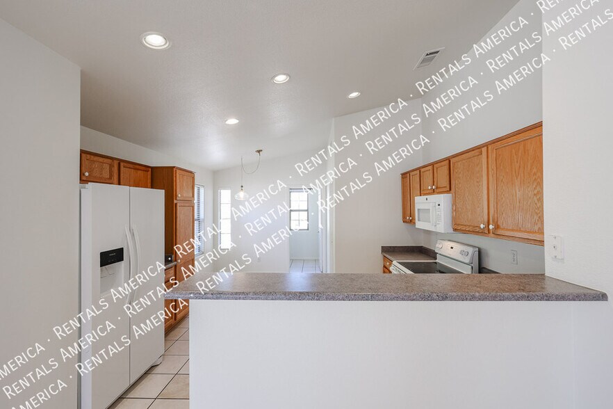 Building Photo - 17463 W Rock Wren Ct