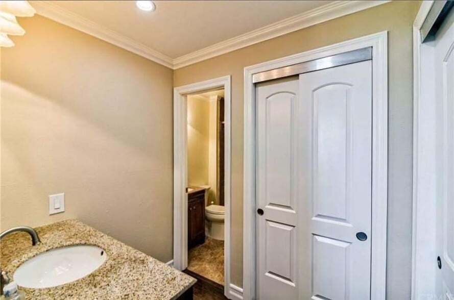Building Photo - 6526 Ocean Crest Dr