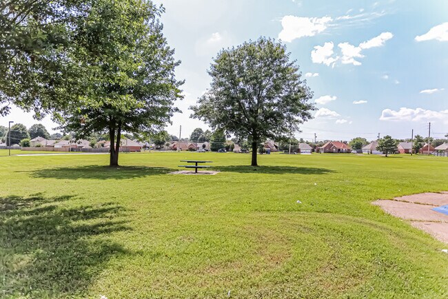 Building Photo - Spacious 4 Bedroom Memphis Home
