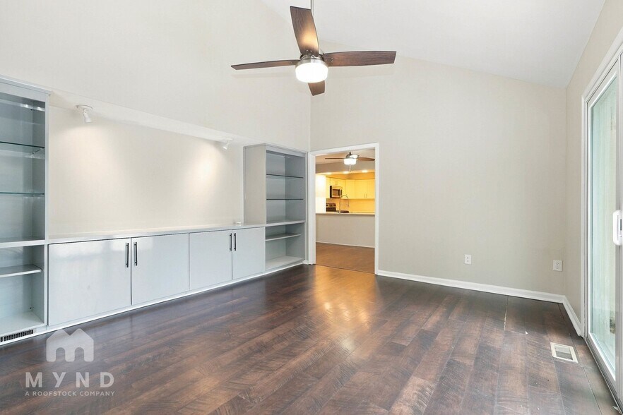 Building Photo - 2208 Surreygate Dr