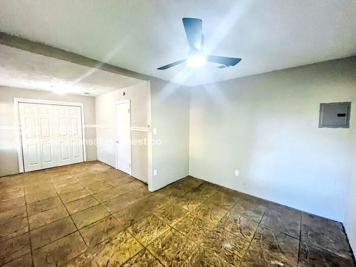 Building Photo - 3010 Center St