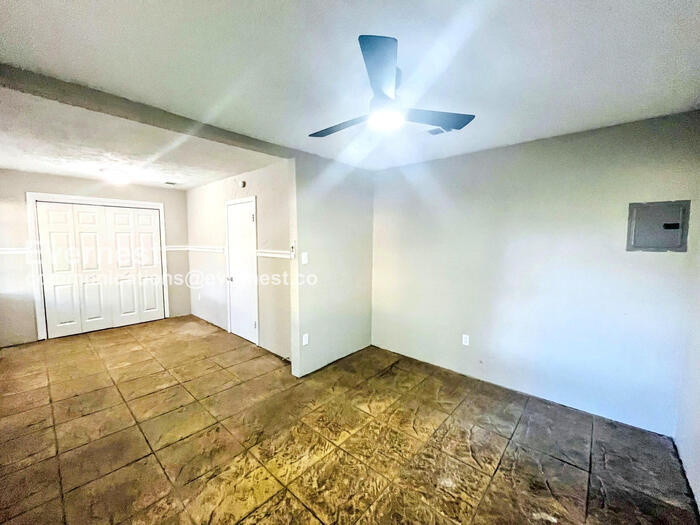 Building Photo - 3010 Center St