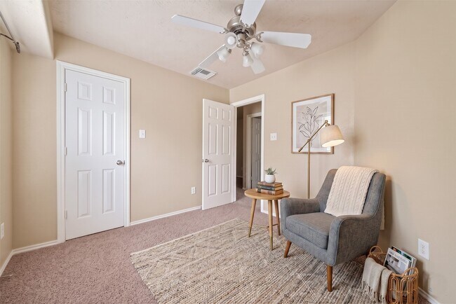 Building Photo - 5626 Claybeck Ln