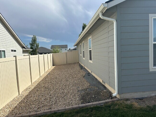 Building Photo - Charming Nampa Studio Retreat: Cozy and Co...