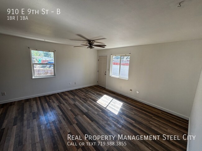 Building Photo - 910 E 9th St