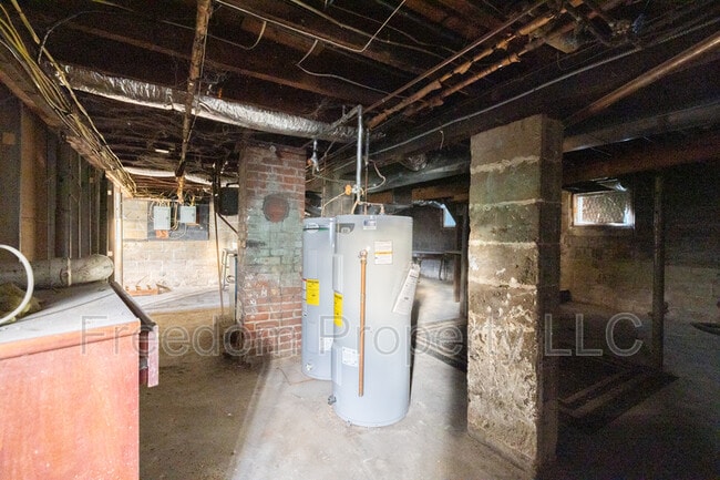 Building Photo - 120 Whiting St