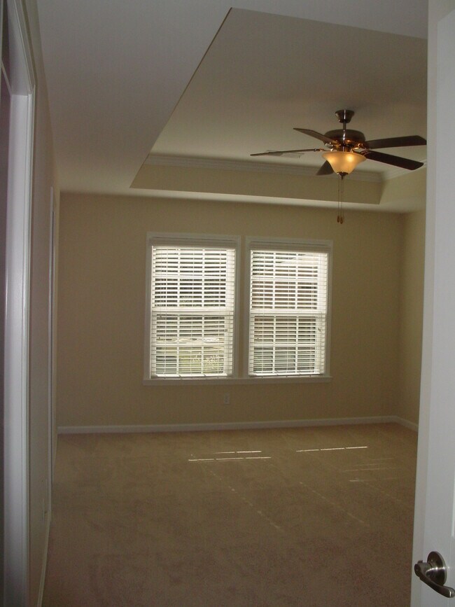 Building Photo - 104 Ventura Pl