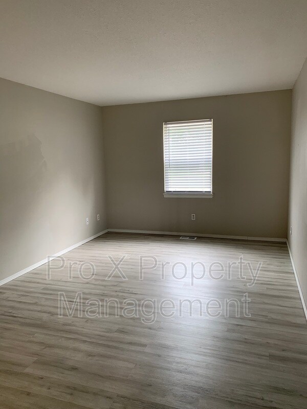 Building Photo - 3802 College View Dr