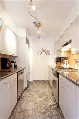 Building Photo - 100 W 57th St