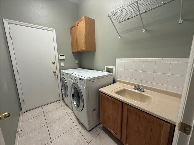 Building Photo - 5516 Garden Arbor Dr