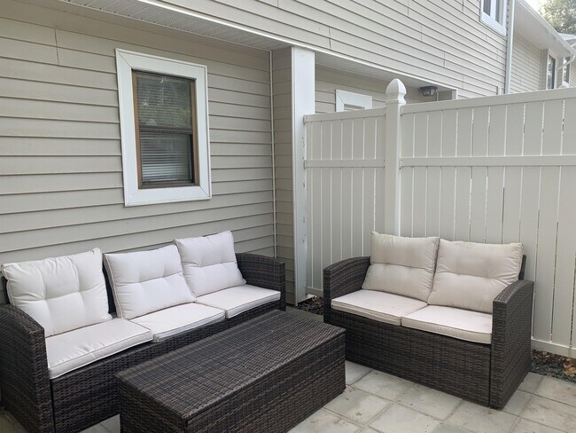 Building Photo - 7314 Sandy Creek Dr