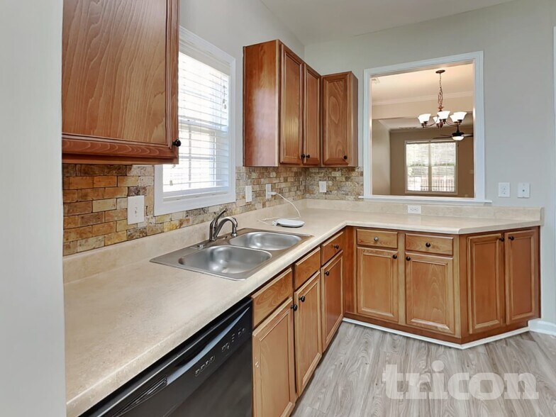 Building Photo - 557 McCarthy Dr
