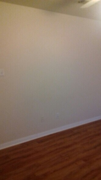 Building Photo - 1210 webhollow Cir