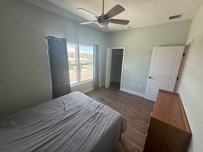 Building Photo - 930 Paddleboard Ct