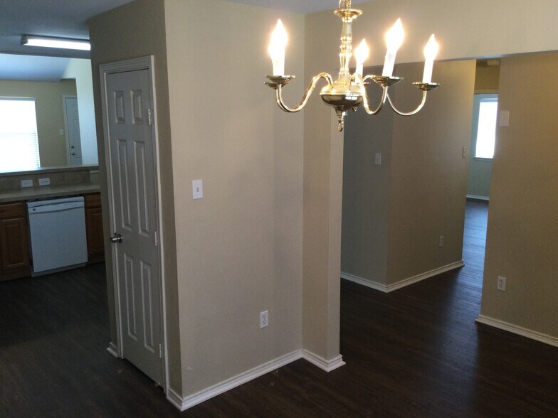 Building Photo - 5589 Hunters Bend Ln