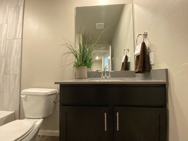 Building Photo - Charming 3 Bed, 2.5 Bath Home in NW OKC!