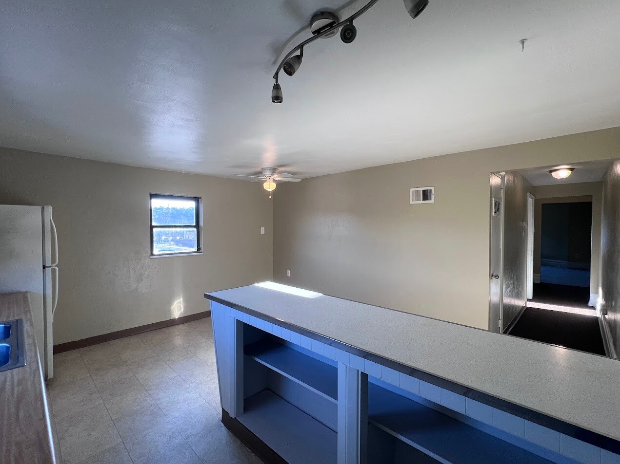 Building Photo - 310 28th St